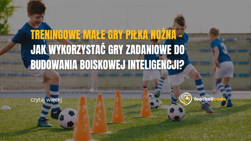 Dzieci podczas gry w piłke nożna 3x3 obserwowani przez trenera.